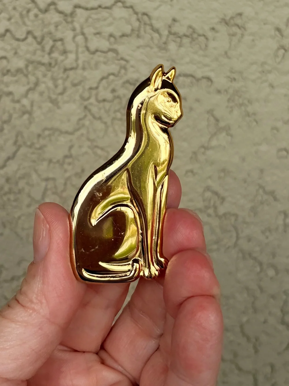 Chic Gold Cat Metal Pin - Elegant Cat Lapel Pin